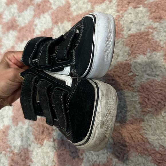 Vans Old Skool Velcro Strap Shoes - Picture 4 of 5